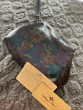 NWT - RETIRED - Patricia Nash Peruvian Painting Leather Wristlet Clutch